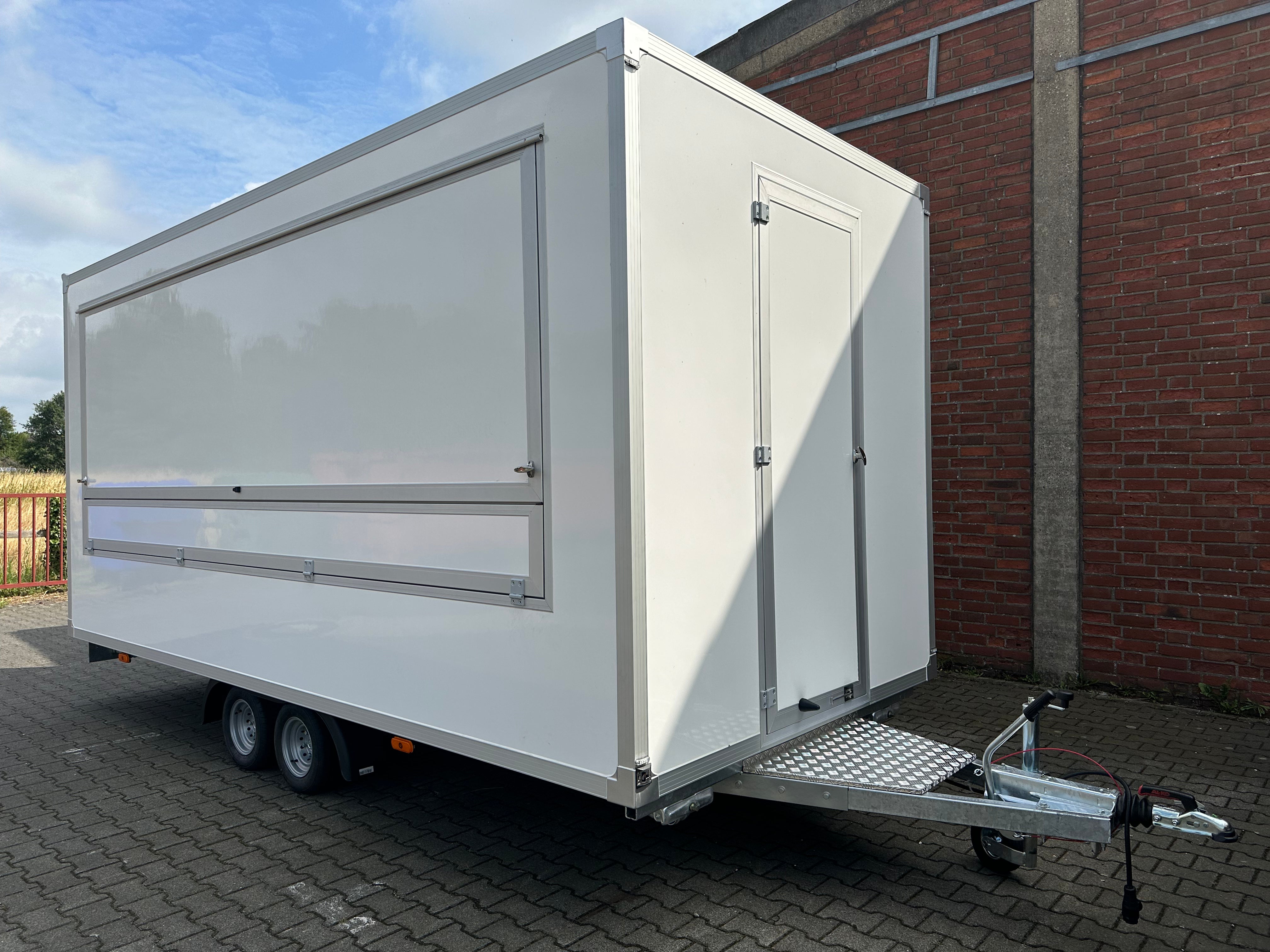 5m Foodtruck / Imbisswagen / Imbissanhänger / Verkaufsanhänger