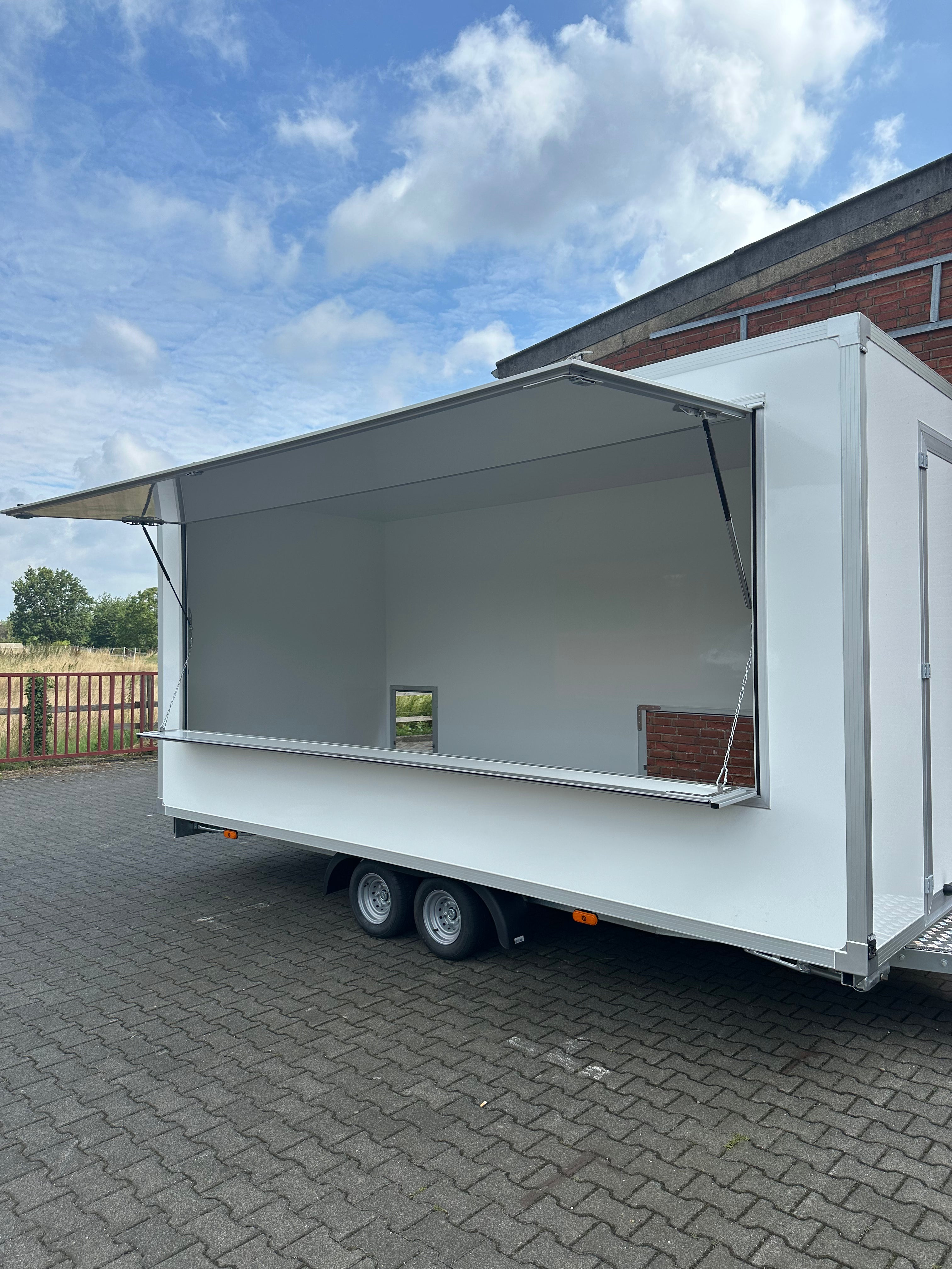 5m Foodtruck / Imbisswagen / Imbissanhänger / Verkaufsanhänger