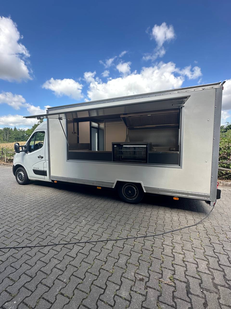 Foodtruck auf Basis Renault Master 2018 – Komplett ausgestattete mobile Küche