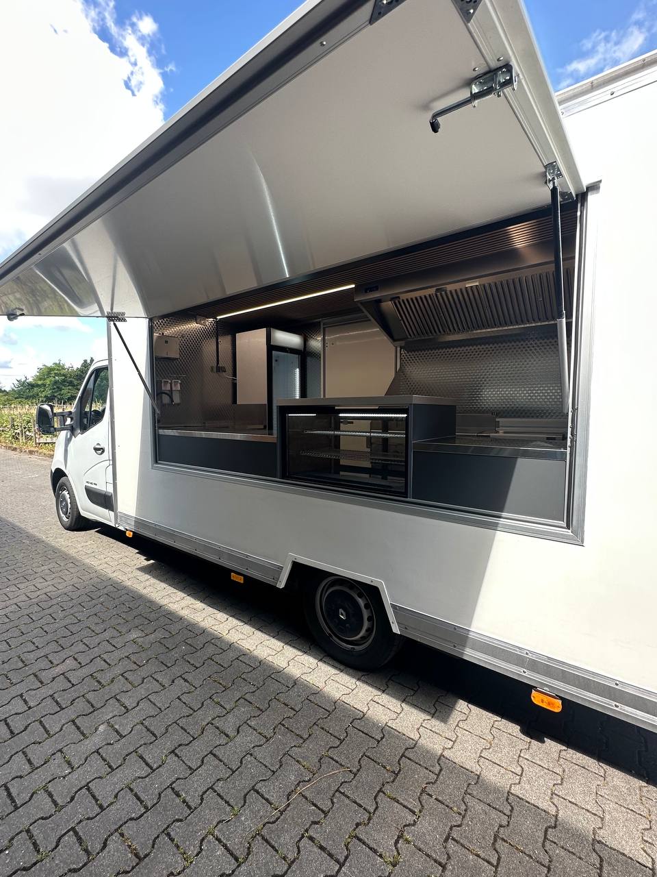 Foodtruck auf Basis Renault Master 2018 – Komplett ausgestattete mobile Küche