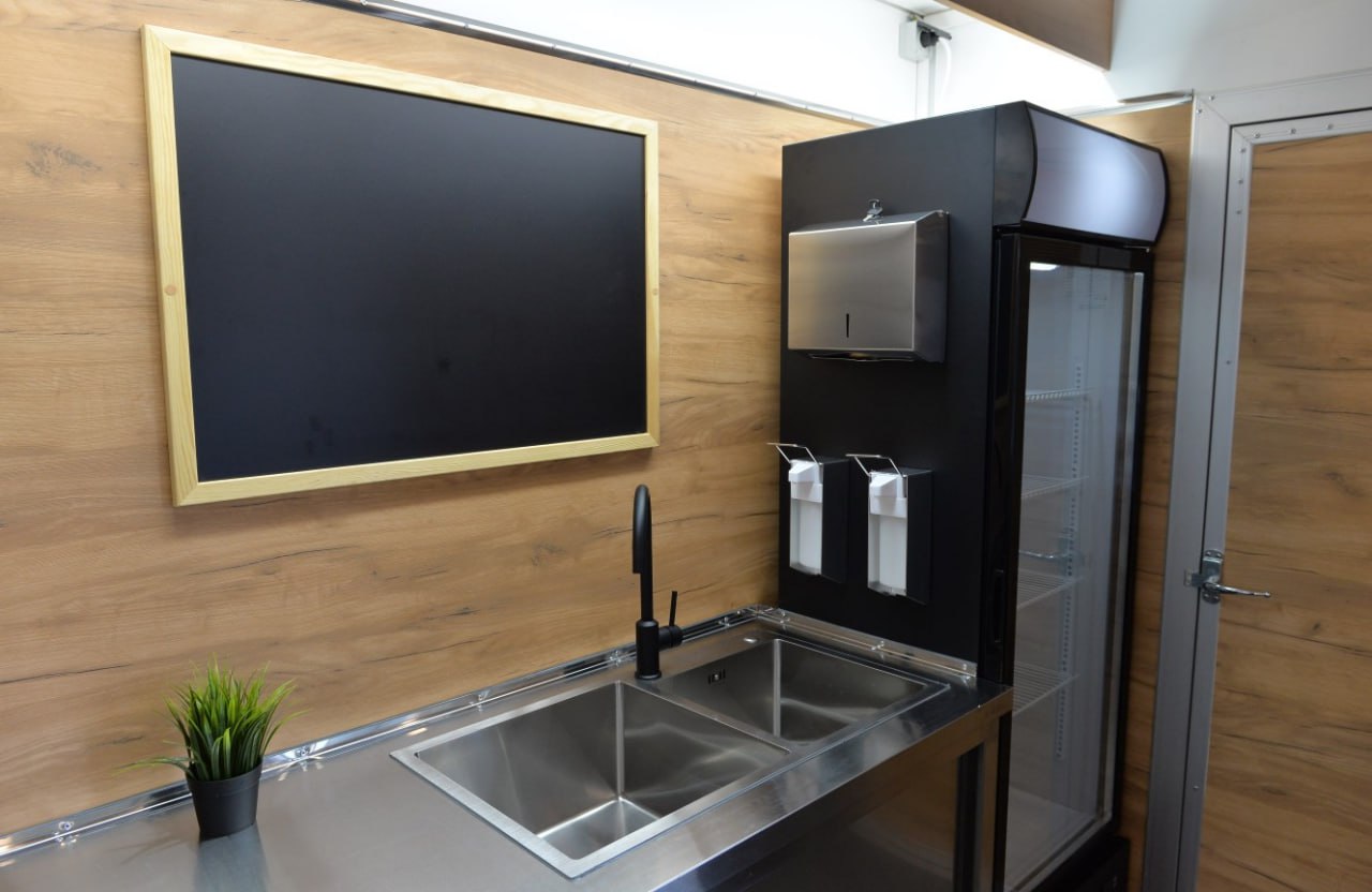 Gemütlicher FoodTruck Imbisswagen Imbissanhänger Verkaufsanhänger