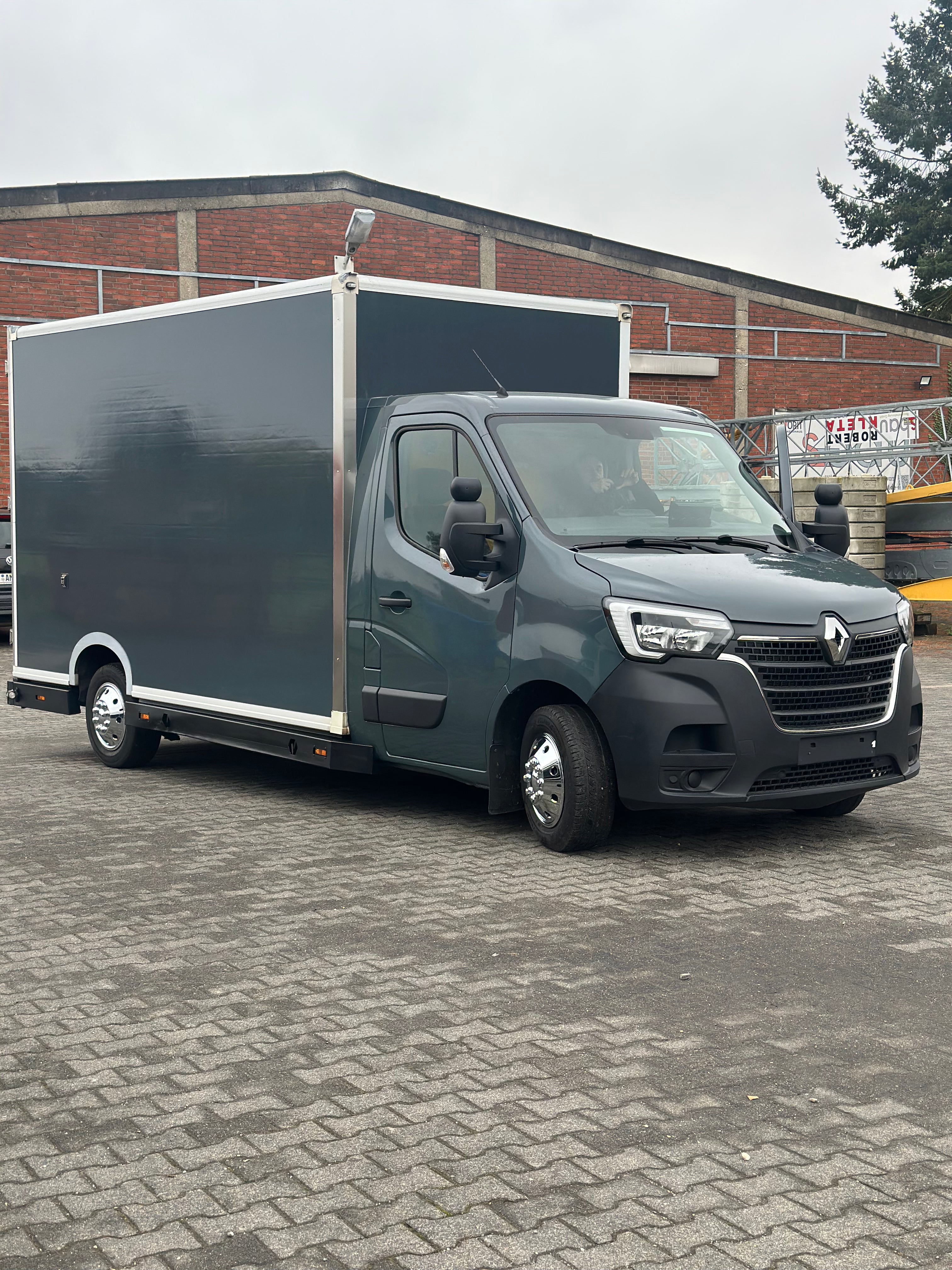 Foodtruck Ausbau Renault 2021 – Individueller Imbisswagen nach Maß