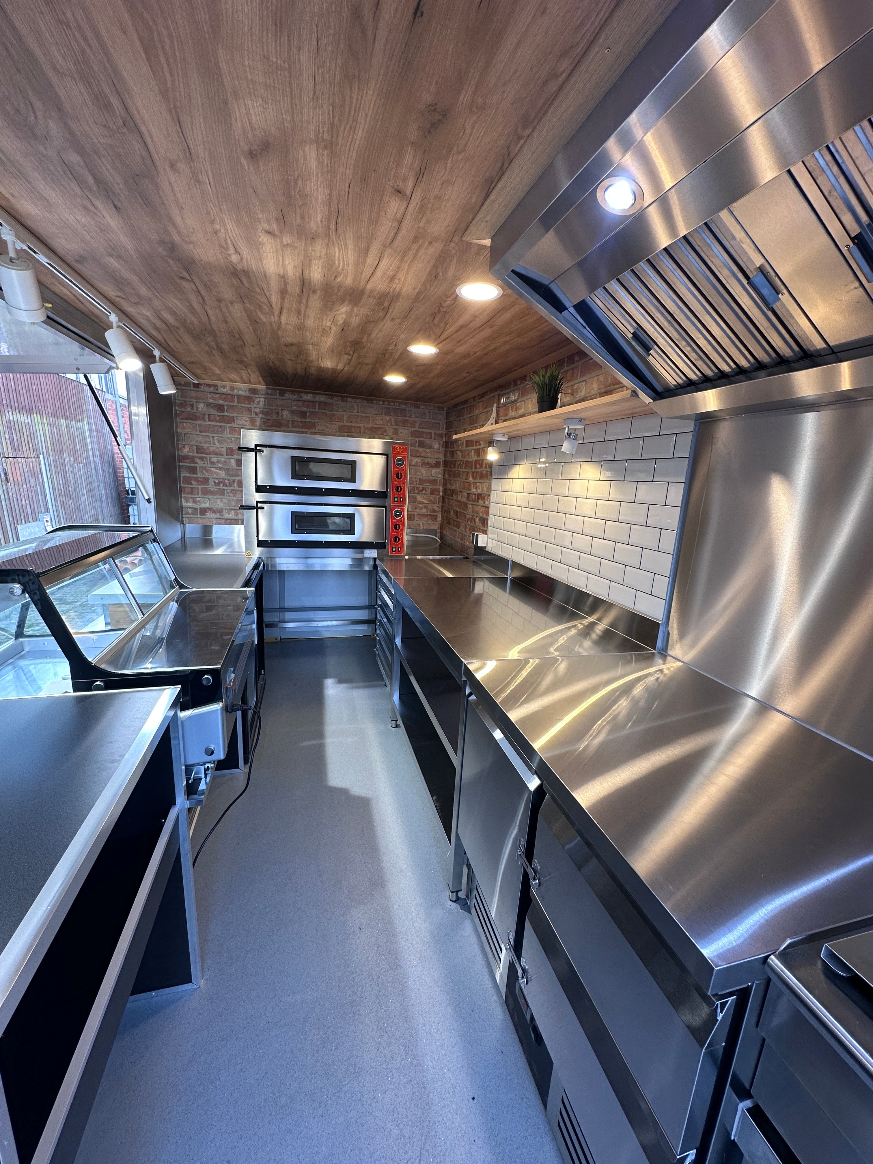 GGF Pizzaofen im Foodtruck Pizzeria